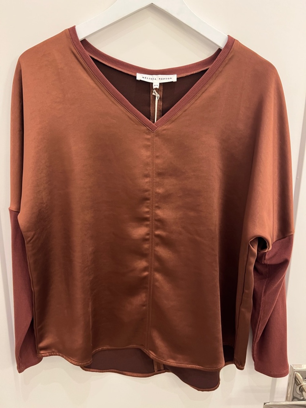 MELISSA NEPTON rust-brown V-neck satin-front pullover